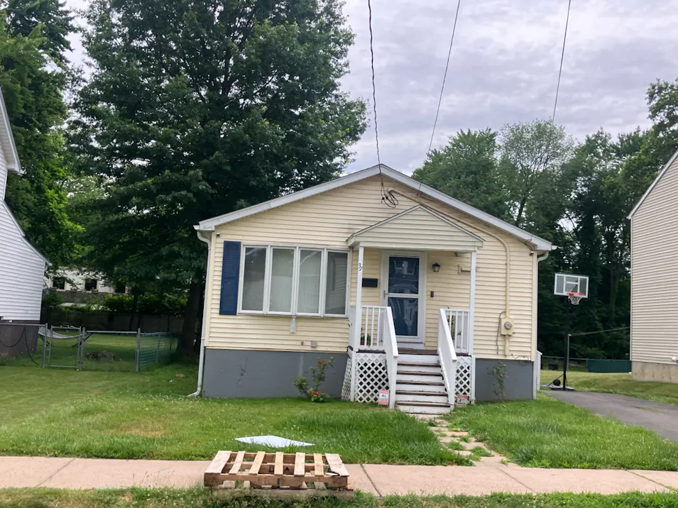 31 Marion Street Hartford, CT 06106, Hartford County