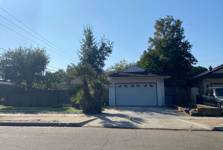 1295 East Almendra Drive Fresno, CA 93710, Fresno County