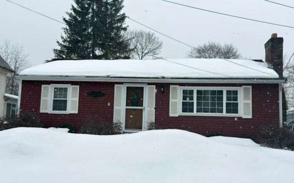 39 Auburn St Clinton, MA 01510, Worcester County