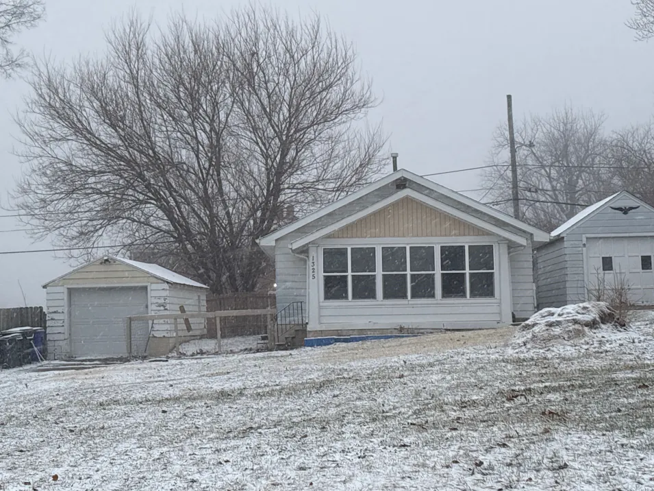 1325 Maplewood Dr NE Cedar Rapids, IA 52402, Linn County