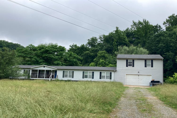 467 Gillum Hollow Rd Indian Mound, TN 37079, Stewart County