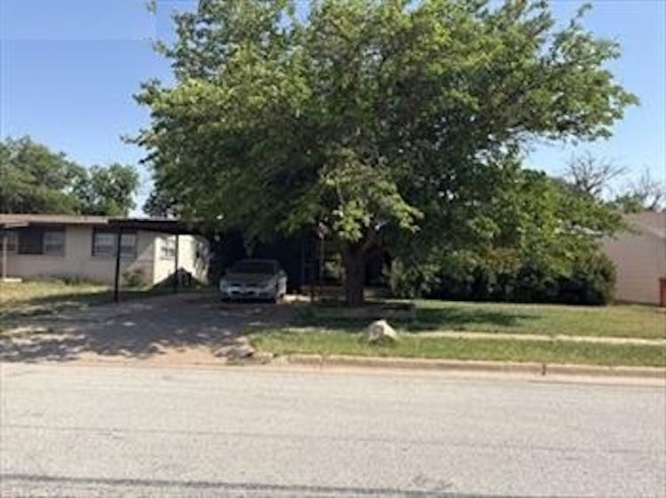 1322 60th St Lubbock, TX 79412, Lubbock County