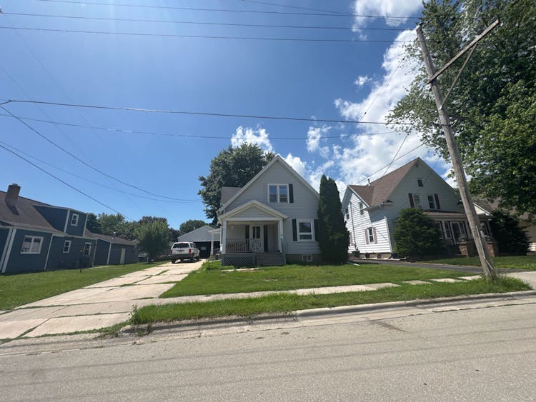 141 Elm St Brillion, WI 54110, Calumet County