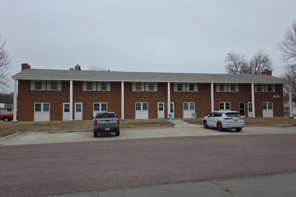 101 N Pipestone St Apt 2 Brandon, SD 57005, Minnehaha County
