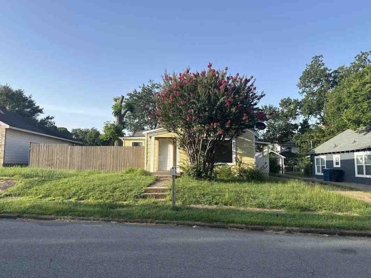 112 E Texas Street Denison, TX 75021, Grayson County