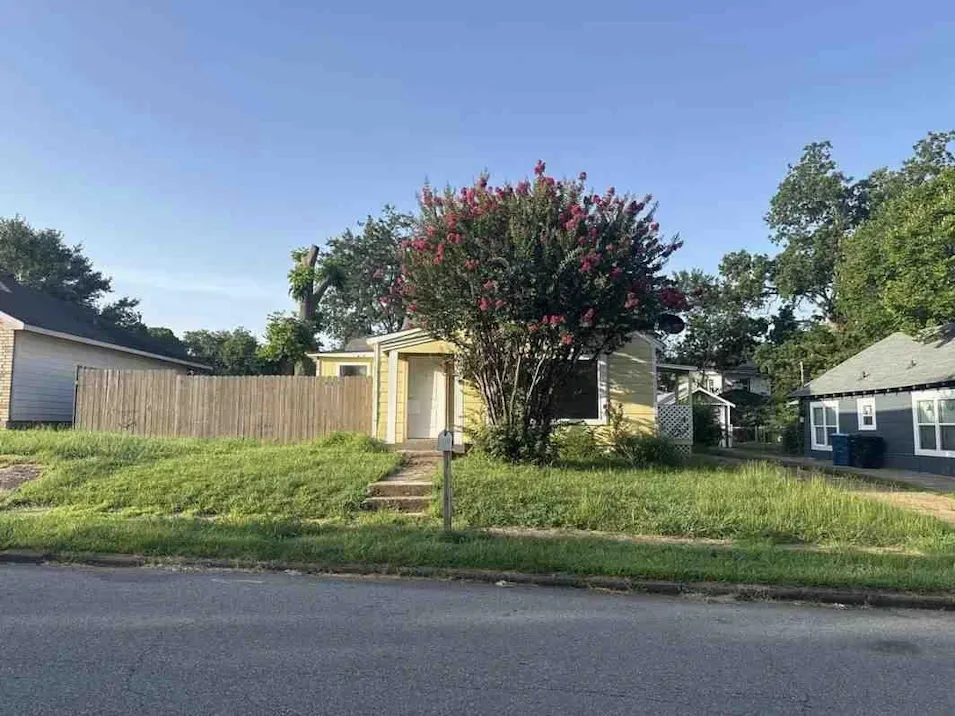 112 E Texas Street Denison, TX 75021, Grayson County