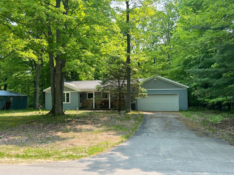 5746 Six Mile Lake Rd Ellsworth, MI 49729-8600, Charlevoix County