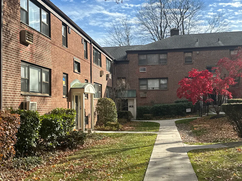 79 Beacon Hill Drive B14 Dobbs Feery, NY 10522, Westchester County