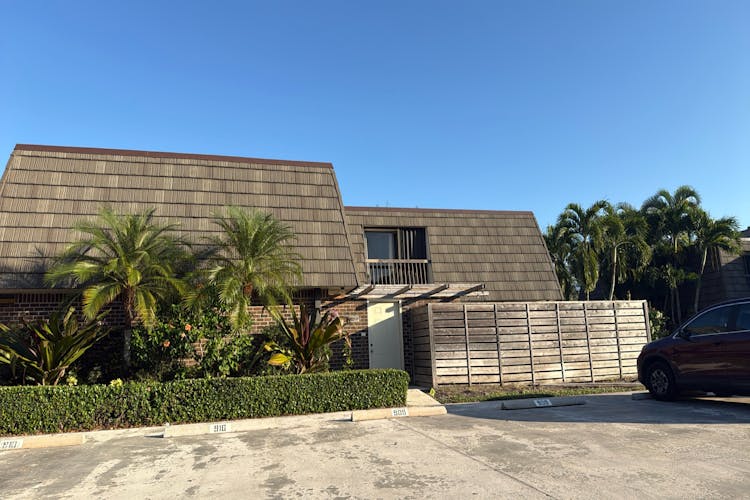 909 9th Ter Palm Beach Gardens, FL 33418, Palm Beach County