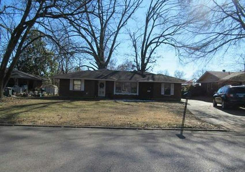 Byron Dr, Memphis, TN 38109