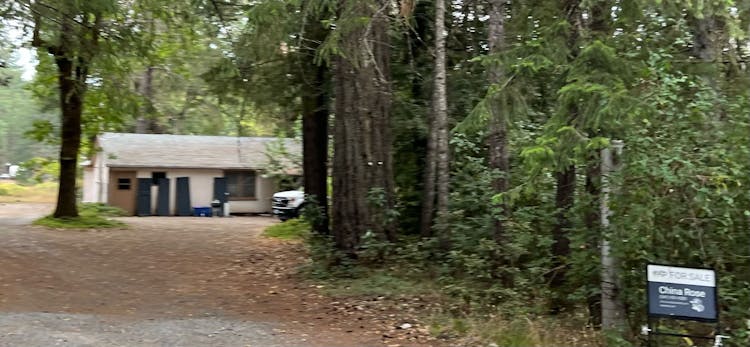 689 Caves Hwy Cave Junction, OR 97523, Josephine County