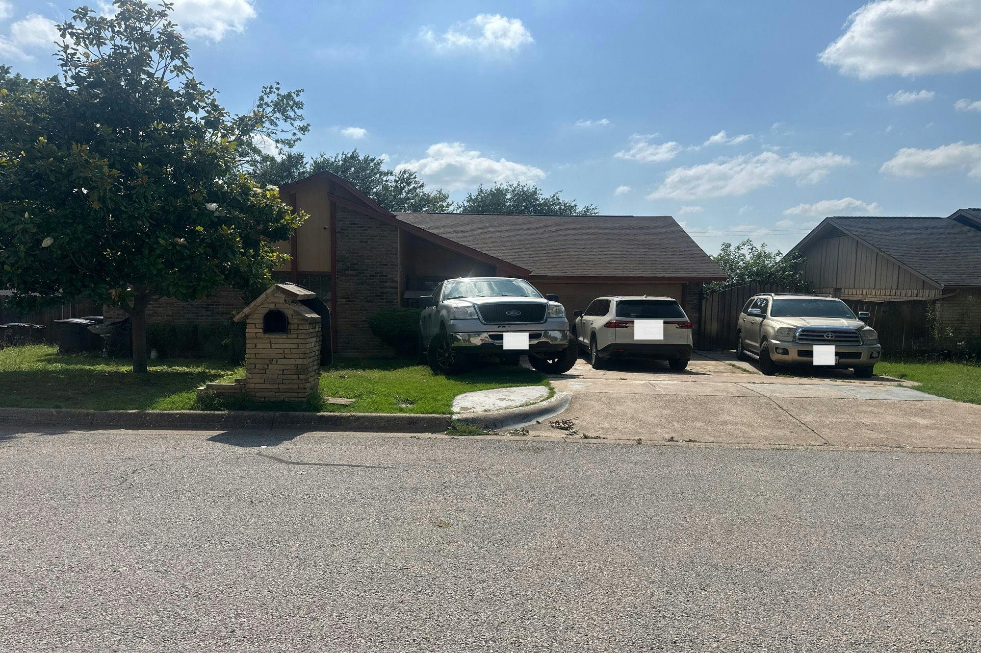 Weddington Ct, Fort Worth, TX 76133