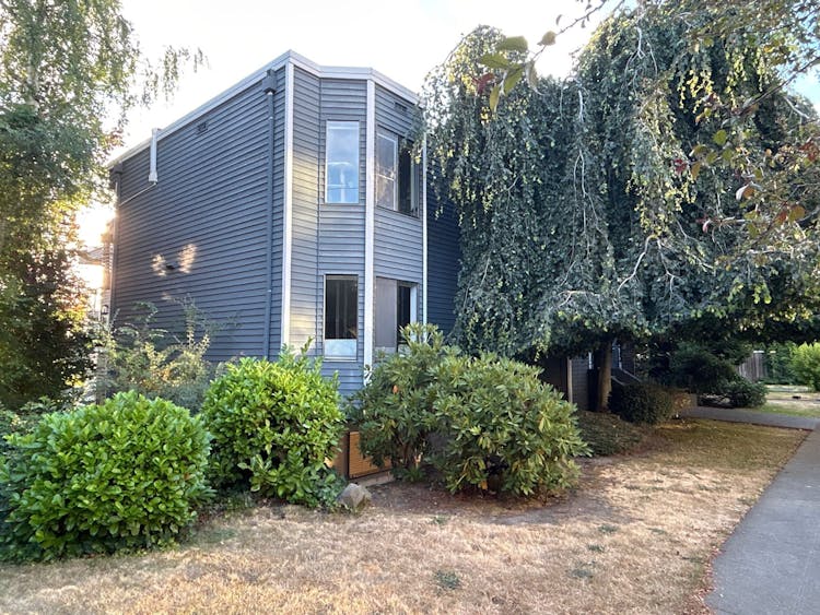 2327 Yale Ave E #c Seattle, WA 98102, King County