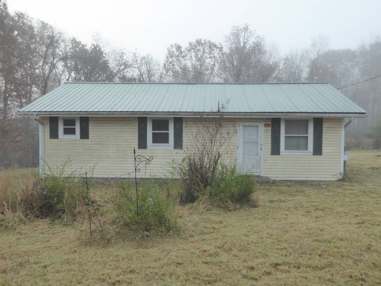 1095 County Road 302 Alton, MO 65606, Oregon County