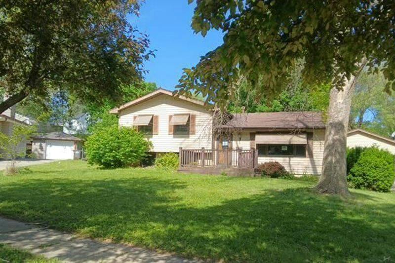 Fairlane Dr, Des Moines, IA 50315