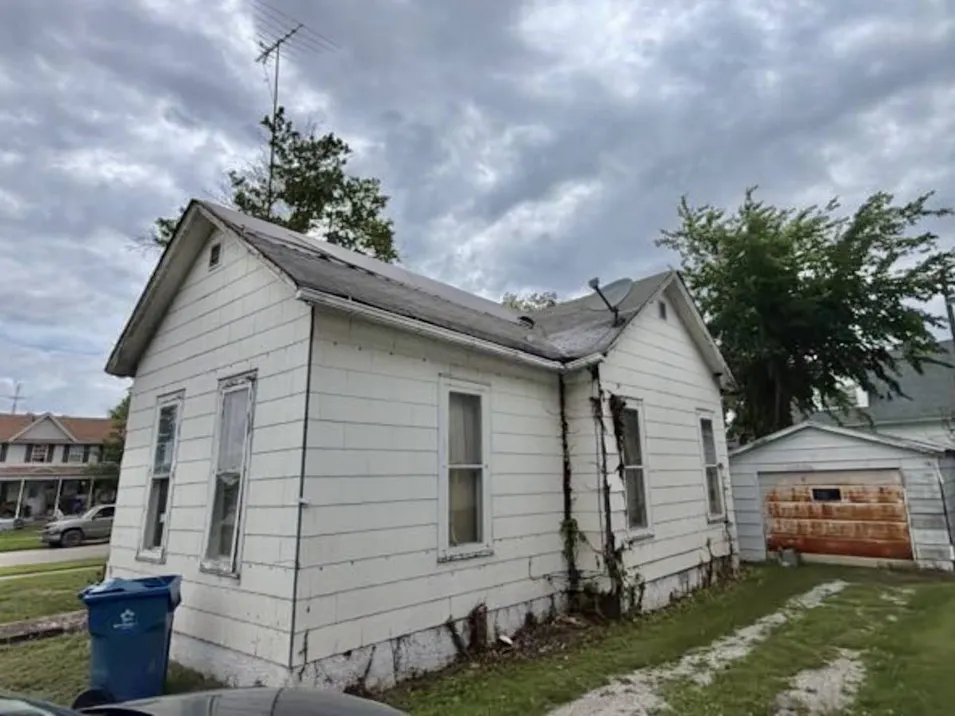 602 East Noleman Street Centralia, IL 62801, Marion County