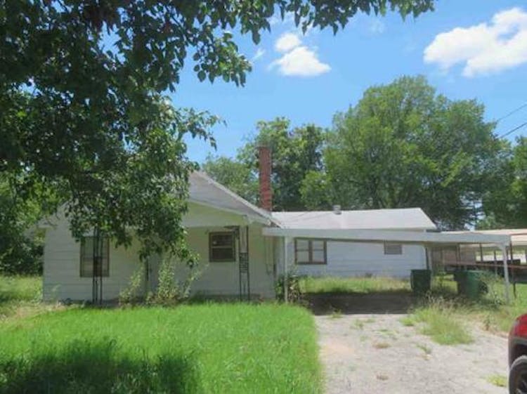 407 N Broad St Saint Jo, TX 76265, Montague County