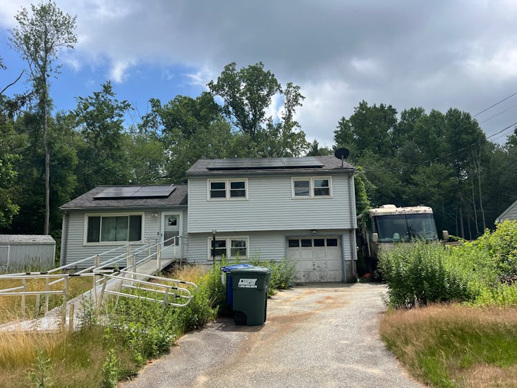 6 Village Drive Ledyard, CT 06339, New London County