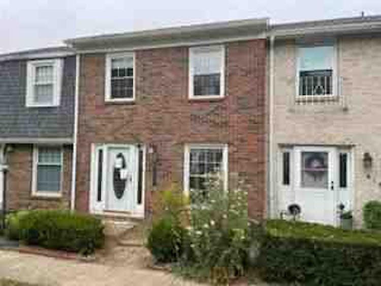 617 Simbury St Columbus, OH 43228, Franklin County