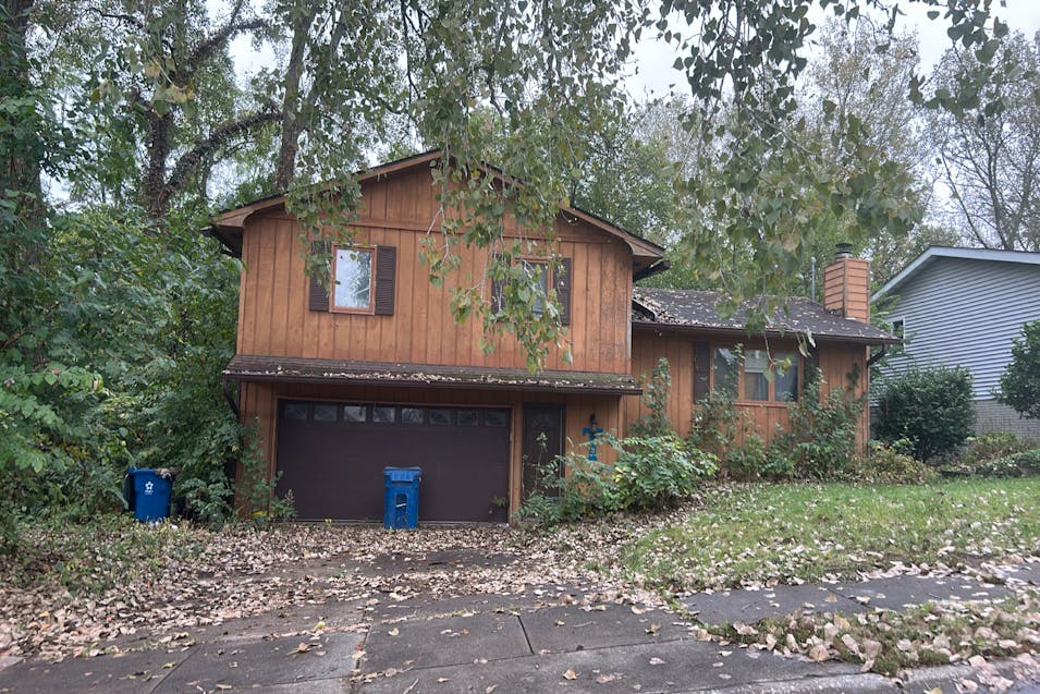 643 Mississippi Ter Le Claire, IA 52753, Scott County