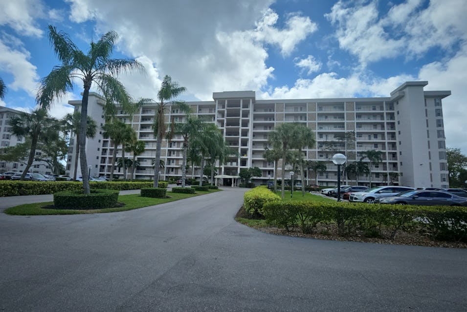 3200 N Palm Aire Dr Pompano Beach, FL 33069, Broward County