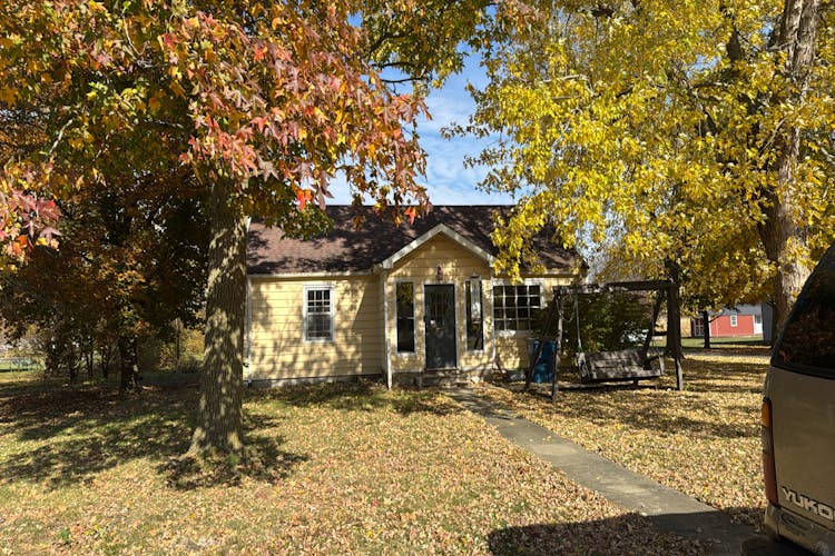 220 E Howard St Brook, IN 47922, Newton County