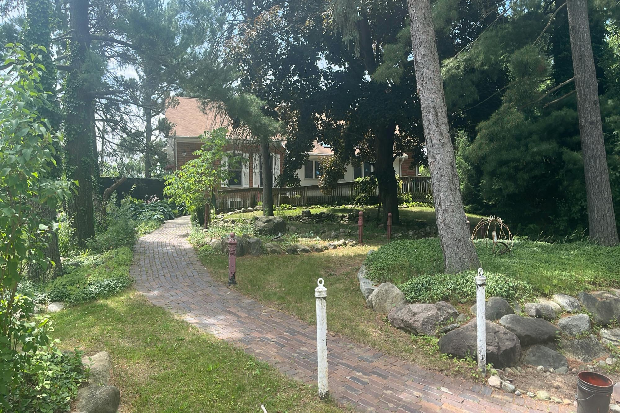 Timberview Ct, Farmington Hills, MI 48331