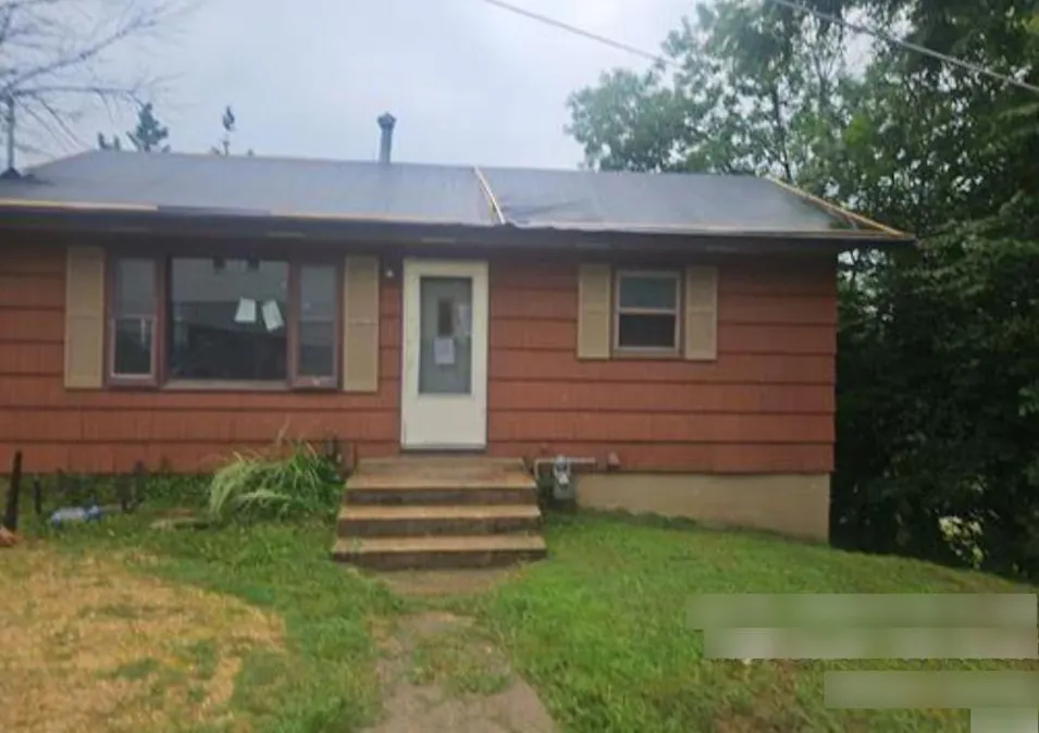 1008 10th St S Clinton, IA 52732, Clinton County