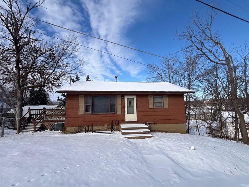 1008 10th St S Clinton, IA 52732, Clinton County