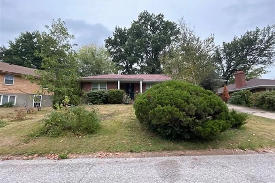 6907 Winchester Dr Saint Louis, MO 63121, St. Louis County