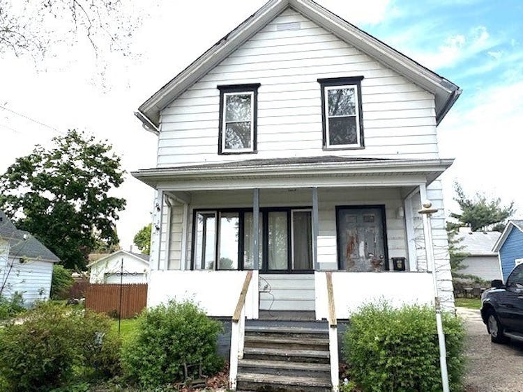 43 N Green St Carpentersville, IL 60110, Kane County