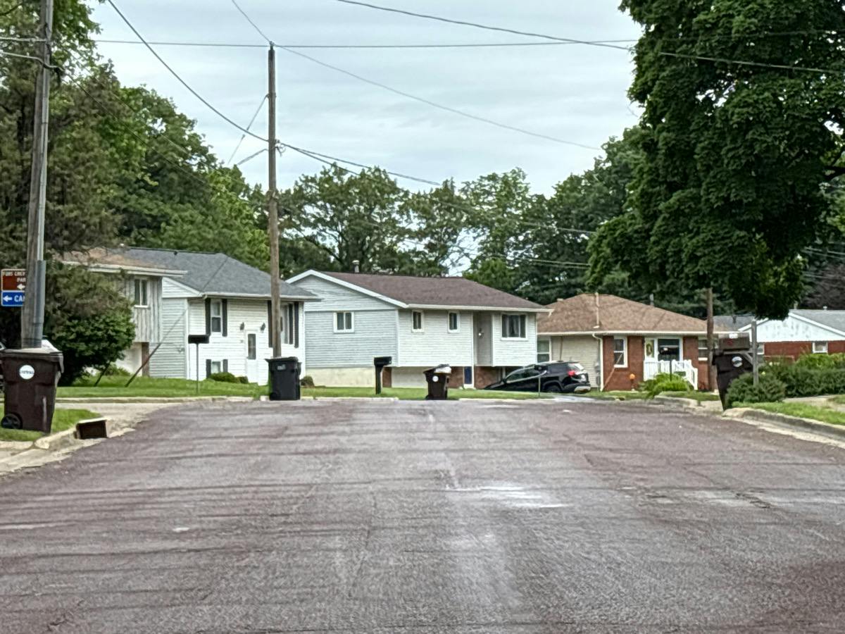 Poplar St, Creve Coeur, IL 61610