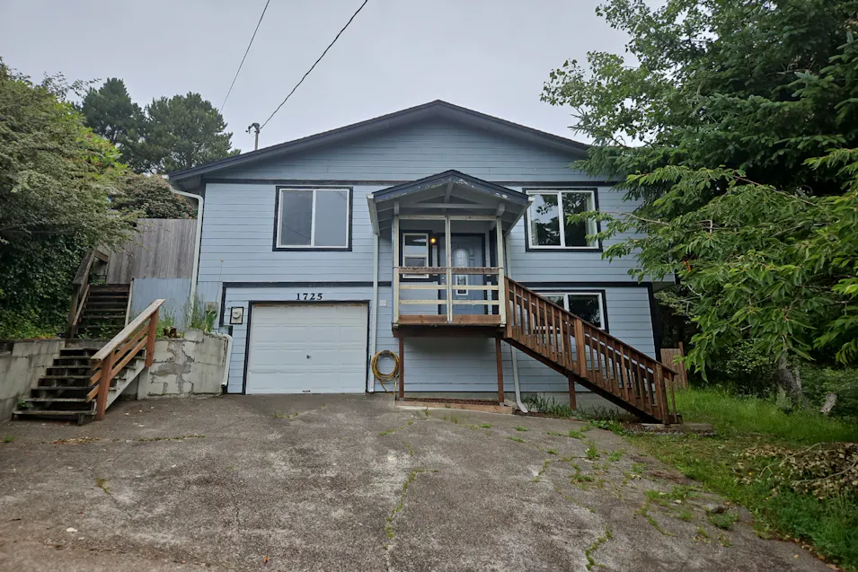 1725 NW Oceanview Dr Newport, OR 97365, Lincoln County