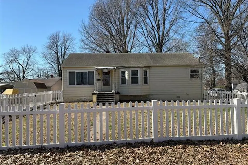 5117 Lakeview Dr Granite City, IL 62040, Madison County