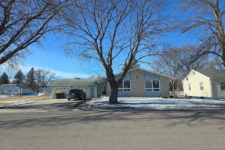 430 N Main St Buffalo Lake, MN 55314, Renville County