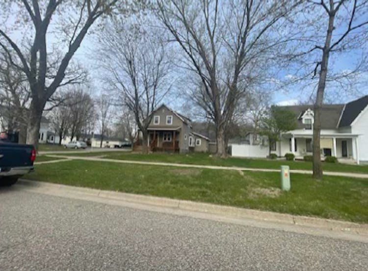 215 2nd St N Cannon Falls, MN 55009, Goodhue County