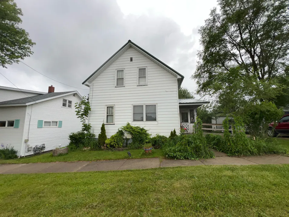 235 10th St Manistee, MI 49660, Manistee County