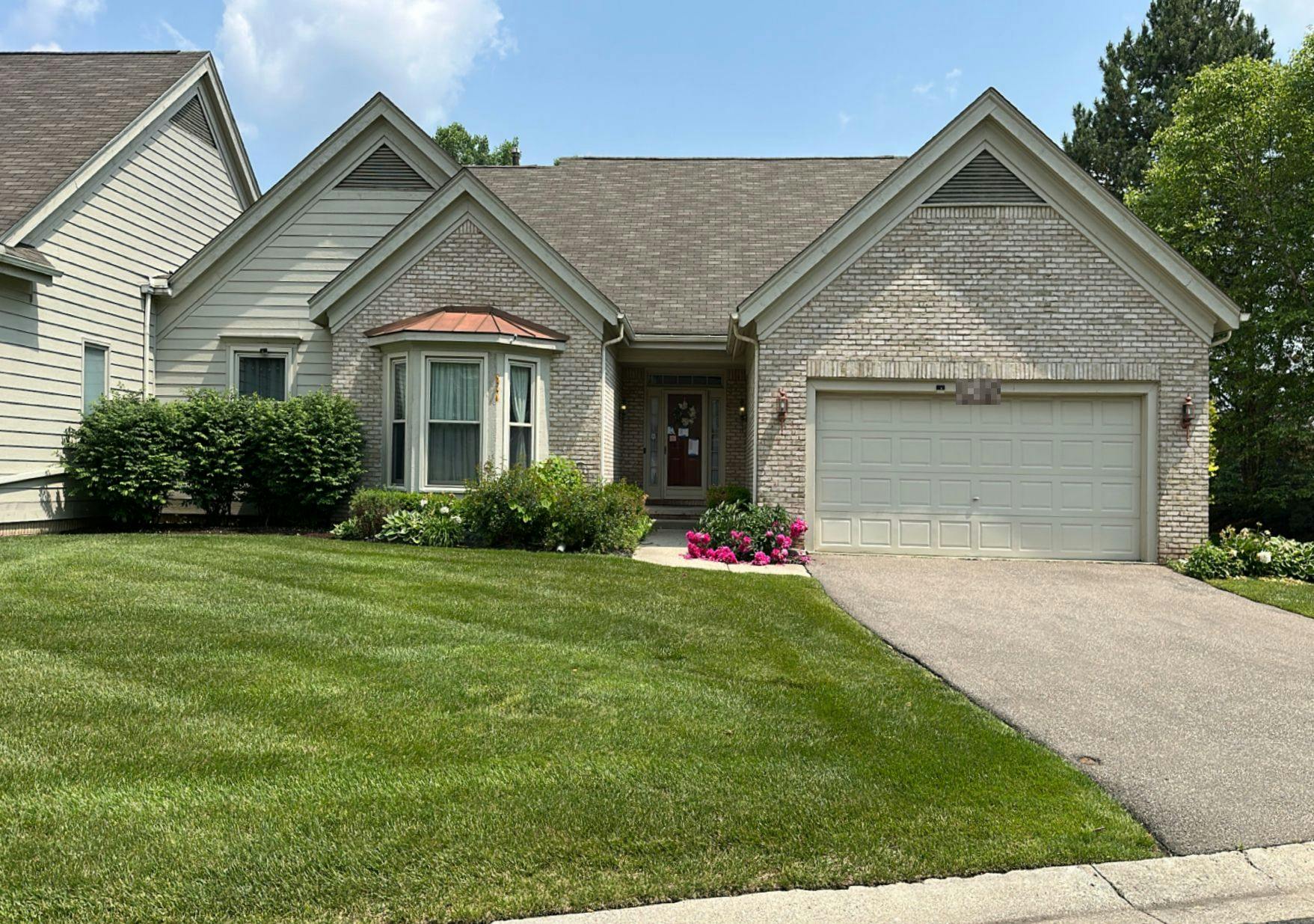 Woodfield Dr, Farmington Hills, MI 48331
