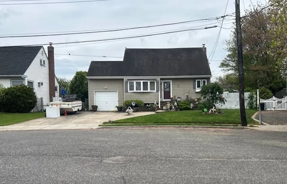 34 Karen St West Babylon, NY 11704, Suffolk County