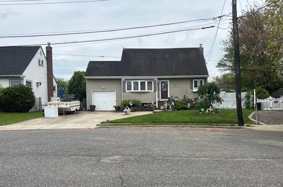 34 Karen St West Babylon, NY 11704, Suffolk County