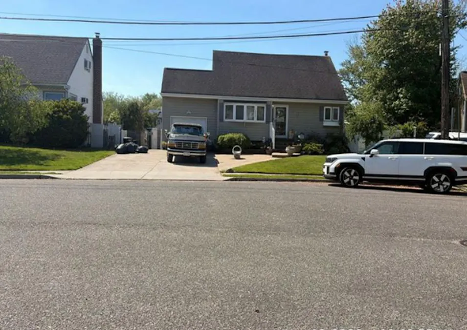 34 Karen St West Babylon, NY 11704, Suffolk County