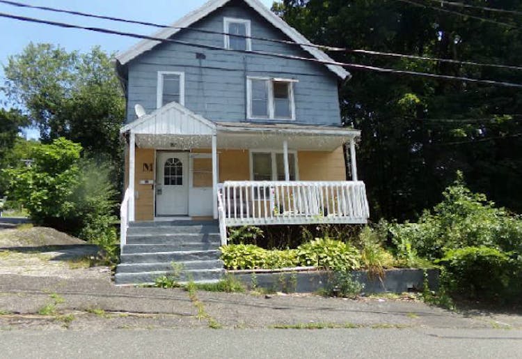 32 Yale St Waterbury, CT 06704, New Haven County