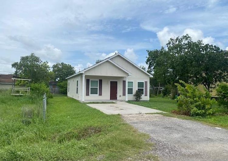 520 E Verbina St Taft, TX 78390, Aransas County