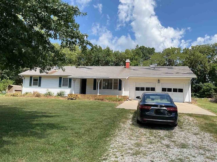 929 E Shag Bark Dr Chillicothe, MO 64601, Livingston County