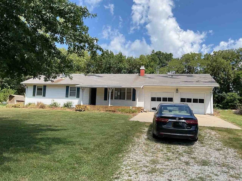 929 E Shag Bark Dr Chillicothe, MO 64601, Livingston County