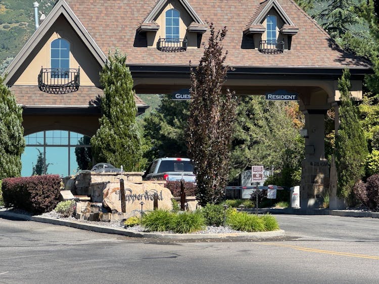 6s Sunwood Ln Sandy, UT 84092, Salt Lake County