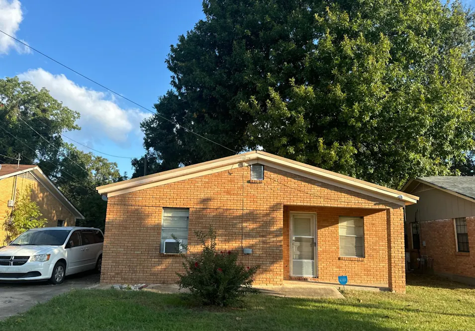1017 Russell Ave Greenwood, MS 38930, Leflore County