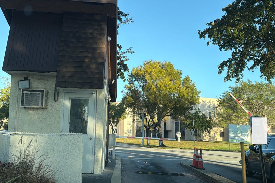 2850 Somerset Dr Lauderdale Lakes, FL 33311, Broward County