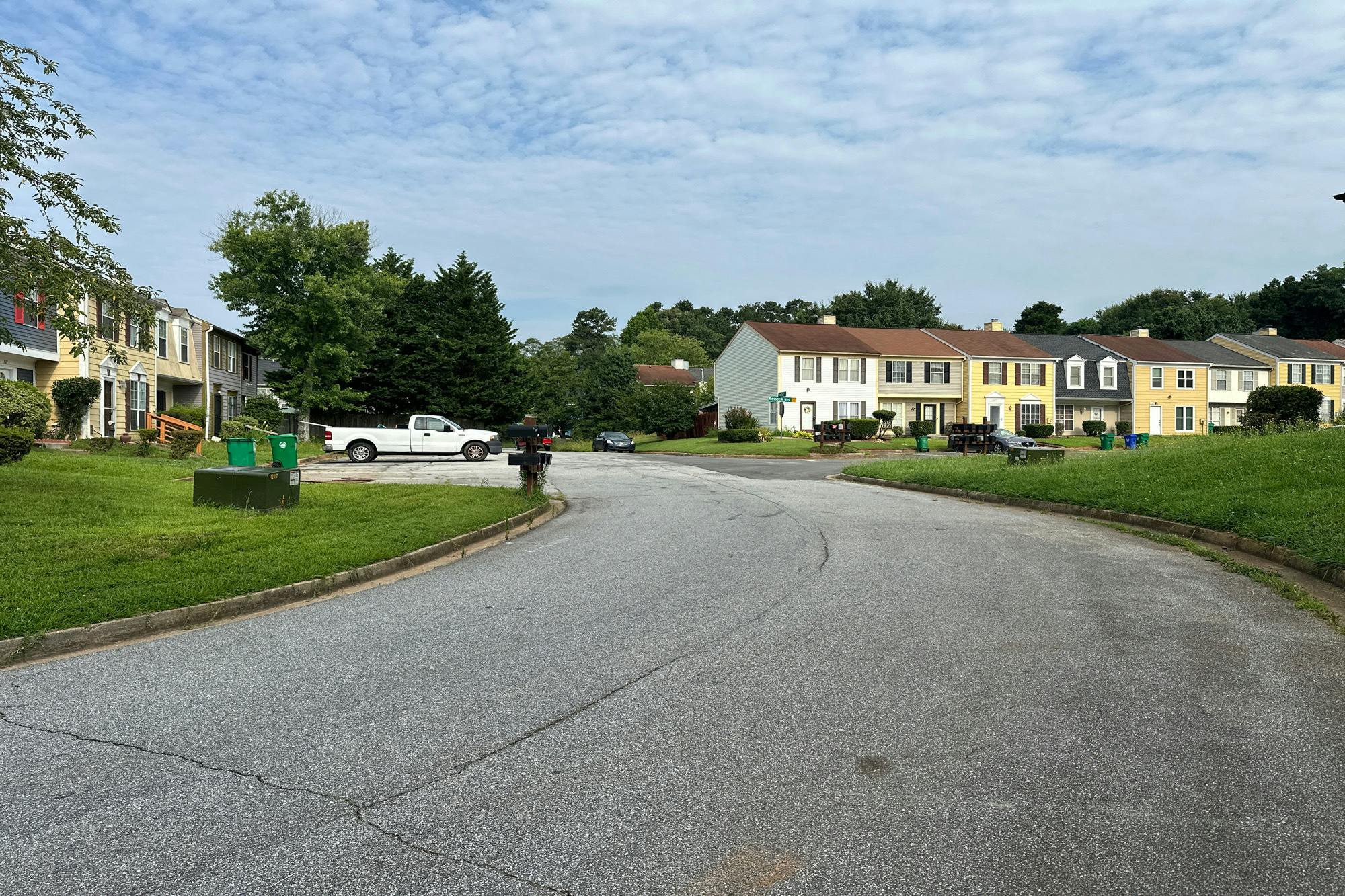Inverness Dr, Stone Mountain, GA 30083