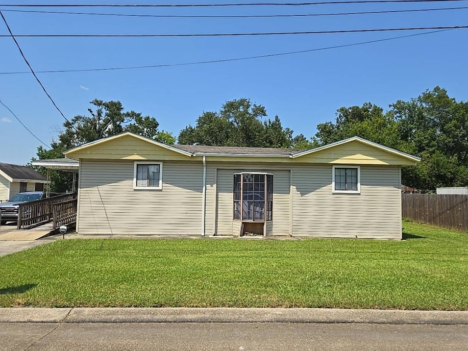 209 Mary Ann Ave Houma, LA 70363, Terrebonne County